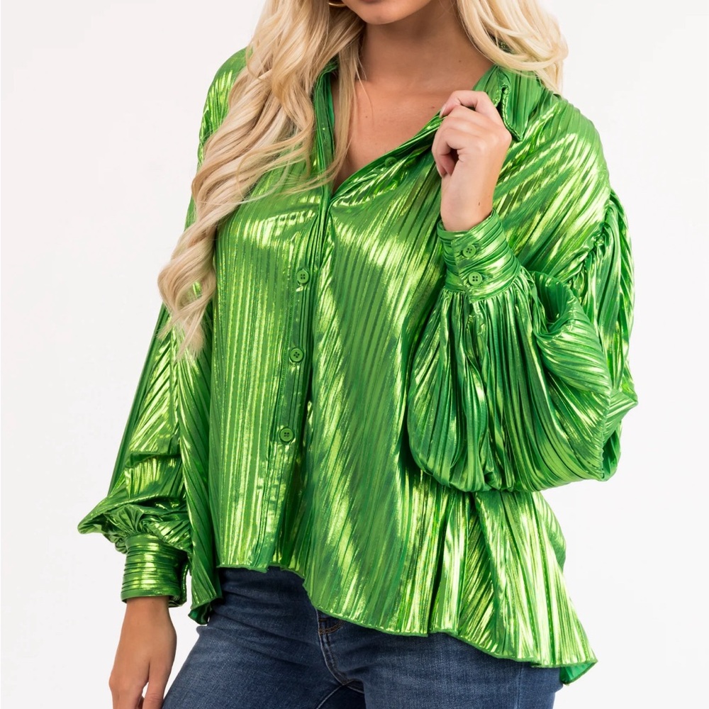 NWOT Flying Tomato pleated lime metallic button down top size small